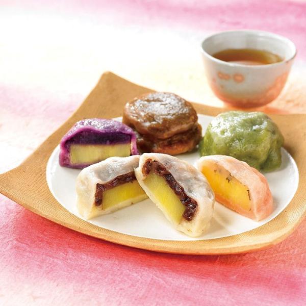 熊本名物「熊本いきなり団子」は、ホクホクのさつま芋とコクのある餡をモチモチした特製生地で包んだ郷土の素朴なお団子です。定番で一番人気のプレーンの他に、色鮮やかな紫芋、風味豊かなよもぎ、甘〜い香りが特徴の黒糖、可愛く甘じょっぱいさくらの5種類...