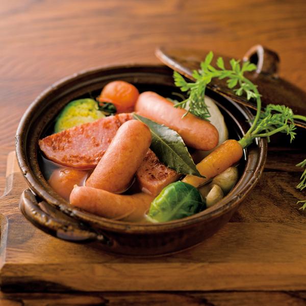 鹿野ファームで飼育されている「ハイポー豚」はオランダでつくり出されたハイブリッド豚。自然で健康な状態で育てられ、ひとつひとつ丹念に、手づくり加工で仕上げています。自家生産豚のみを使用したソーセージにしか醸し出せない、奥深い味わいが魅力。