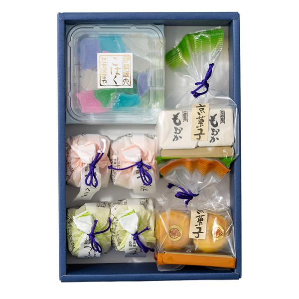 鮮やかな彩りのゼリー菓子です。パリパリとした表面としっとりやわらかい中身のこはく、四季を象った和三盆糖のお茶菓子『京の歳時記』、器に入れてお湯を注ぎ、軽く混ぜると昔ながらの即席のお汁粉が頂ける『つるべの水』抹茶と小豆、桃山の饅頭と最中の一口...