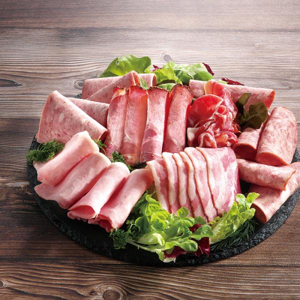 山陰の名峰・大山の麓で作られる、ドイツ仕込みの本格派ハム。おいしいワインを揃えて、もしくはいつもの朝食にもう一品プラスして。みんなで囲むテーブルがにぎやかになる頼もしい存在です。