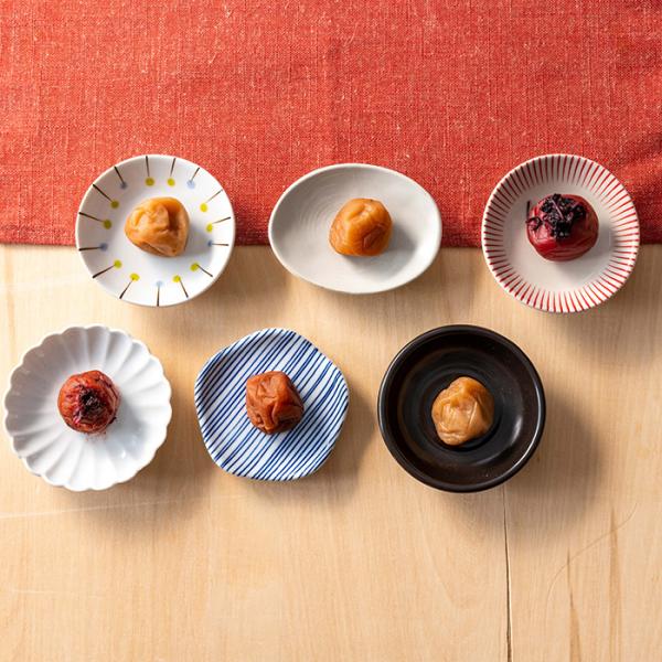 紀州南高梅の6種類の味を取り揃えました。うす塩味(塩分約6％)から白干梅(塩分約20％)まで、少しずつ違った味をお楽しみください。