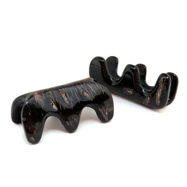 黒水牛削り出しタイプ　ワイルドなかっさ背中にゴリゴリ　太ももにゴリゴリ　腕にもゴリゴリ　首にもゴリゴリ!! 持ちやすく、手にフィットし幅広い部位を刺激できます 台湾では、リンパマッサージに利用されています※このかっさは　牛の持つ自然のキズを...