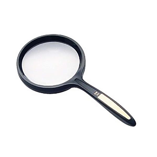 ●レンズ：アクリル●柄：プラスチック ●1つのレンズで2種類の倍率が付いています。 ●拡大鏡として ●倍率(倍)：2.5、5 ●レンズ寸法(mm)：φ48 ●本体質量 20 g 本体寸法 59×126×12 mm