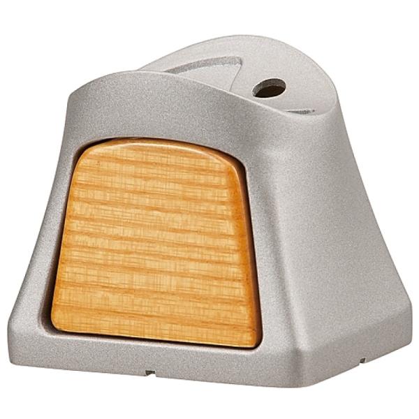 「木」と「金属」の協調が生み出す、新しいデザイン。木製のブラケットカバーを採用しました。グロス丸棒やブライトシリーズと組み合わせてご使用ください。材質：亜鉛合金、天然木付属品：木下地用取付けねじ（+4×40）4本、手すり用取付けねじ（+4×...