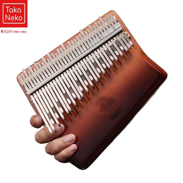 ■ 34 キーによる幅広い音域 一般的なカリンバよりも多い 34 本の鍵を搭載しており、低音から高音まで滑らかに繋がる豊かな音色を実現。クラシックからジャズ、ポップスまで幅広い曲風を自在に演奏できます。■ ポータブルデザインで持ち運び簡単 ...