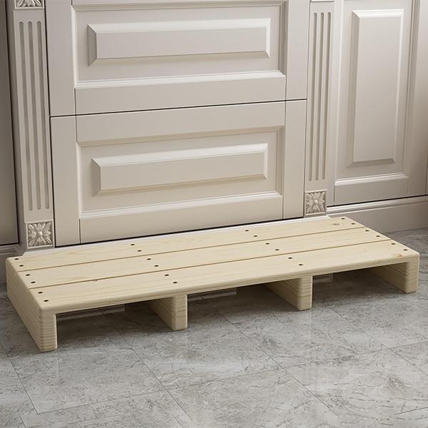 【高品質素材】玄関台は天然松材でできており、クリアな質感、硬い質感、長寿命です。 環境に優しいワニス、防水性と耐摩耗性，背板や横板もないデザインなので通気性が良く湿気やにおいがこもりません。【滑り止めフットパッド】ステップ台の木製脚の底には...