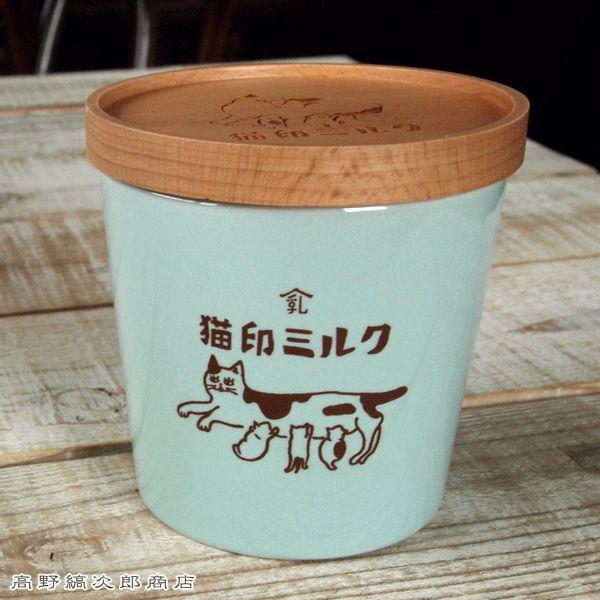 お茶にはもちろん、お蕎麦、お酒、お惣菜など、オールマイティーにお使いいただける美濃焼の湯のみ猪口です。フタにもなる茶托風コースター付。内側には白に近いアイボリーの釉薬を使用し、お茶やお酒の色がわかりやすく、お楽しみいただけるような工夫が施さ...