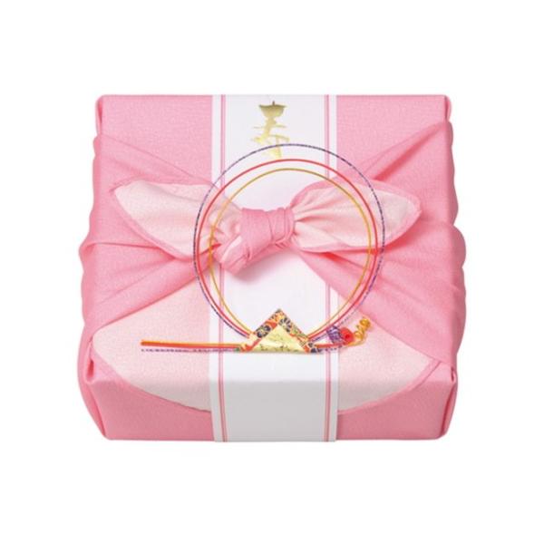 まるじょう　鰹節　かつおぶし 花恋（かれん）-白(ピンク) 風呂敷包み<セット内容>かつお花削り：2g×10、ソフトふりかけ鰹とごま：5g×2、のり茶漬け：5.8g×2 【サイズ】 約170×150×95mm／重量：約170g ...