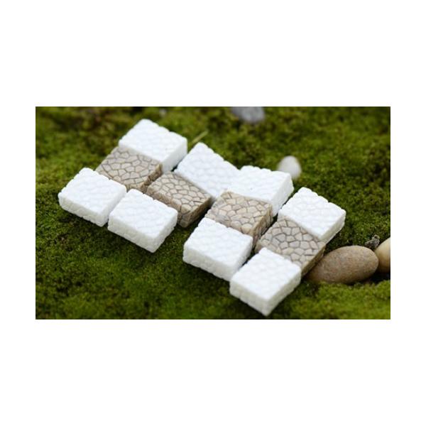 ■商品詳細セット内容：3個フィギュアサイズ：約1*1.2厚さ0.5cm材質：樹脂生産国：中国コケリウム、ジオラマの情景作りに重宝するアイテムです。