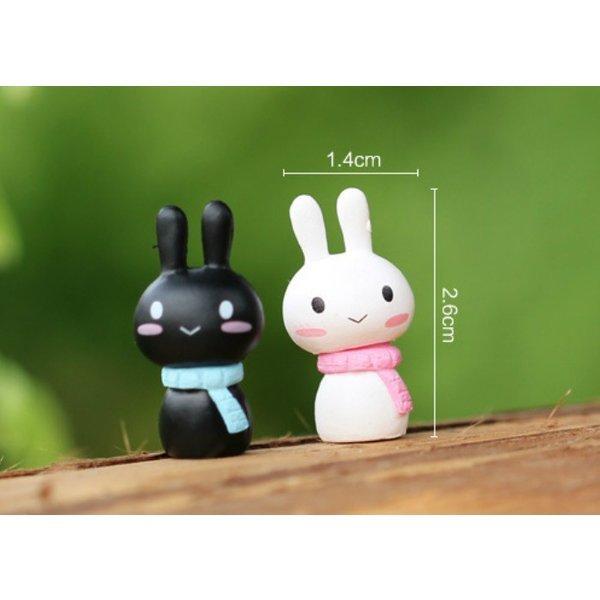 商品詳細セット内容：1体フィギュアサイズ：約1.4*2.6cm材質：プラスチック生産国：中国注意生産ロッドにより色が少し変化する場合がございます。ミニミニサイズなので、小さいガラスボールに入れて苔リウムを作るのに向いてます。自立して立ちます...