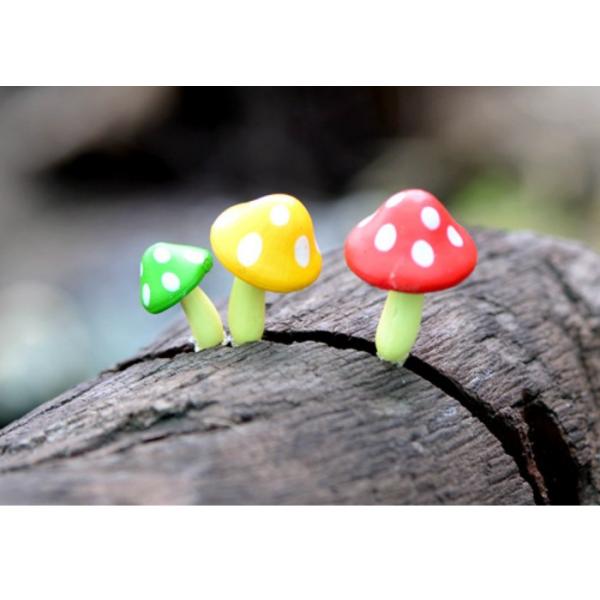 ■詳細セット内容：3個フィギュアサイズ：赤2.1cm 黄色1.9cm 緑1.4cm材質：樹脂生産国：中国■店長のコメントとても小さなスケールにもかかわらず、緻密でリアルな造形で感動をもらいます。車やお部屋のオブジェにはもちろん、ディスプレイ...