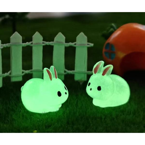 商品詳細セット内容：1匹フィギュアサイズ：約1.9*2.3cm材質：樹脂生産国：中国ミニミニサイズなので、小さいガラスボールに入れて苔リウムを作るのに向いてます。蓄光して暗闇やブルーライトで光ります。ずっと光ることはありません。コケテラリウ...