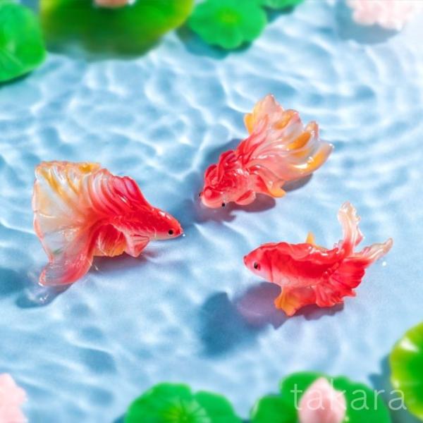 ■商品詳細セット内容：1個フィギュアサイズ：写真をご参考ください。材質：樹脂生産国：中国とても小さなスケールにもかかわらず、緻密でリアルな造形で感動をもらいます。水槽飾り スノードームづくり テラリウムに重宝するアイテムです。水の中では沈みます。