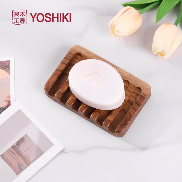 高級感のあるチーク材を使用した、ナチュラルテイストの木製石鹸置きです。洗面台のちょっとしたインテリアにもなり、おしゃれな空間づくりにぴったり。まるでカフェや美容院、ホテルの洗面スペースに置いてありそうな上質なデザインで、日常に特別感をプラス...