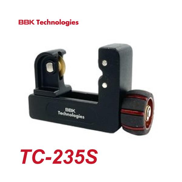 ●特長□迎え刃方式なので、狭い場所でも楽に切断出来ます□フレアされているチューブでも無駄なく切断が出来る溝付きローラー□手のひらサイズのミニサイズでも4mm〜35mmまで銅管が切断可能□刃は錆に強いチタンコーティング仕様●仕様□切断サイズ：...