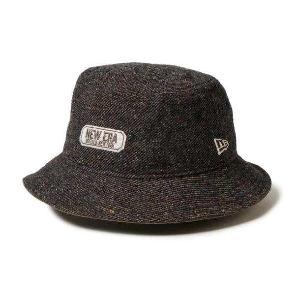【商品情報】柔らかな印象のあるネップウールを使用したコレクション。スウェットバンドには、抗菌効果のあるMICROERAを使用。シルエットはバケツをひっくり返したようなシルエットが特徴のバケットハット。ブリム（つば）が下向きに付いています。商...