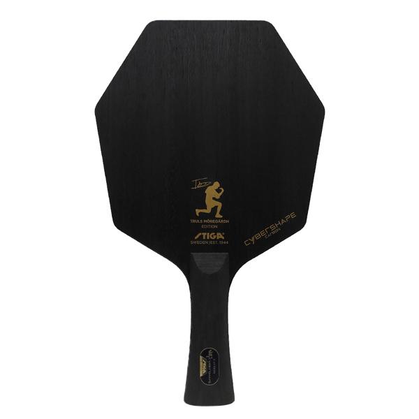 トルルス・モーレゴード選手使用ラケット●サイズ：PEN、FLA、STR●木材5枚 +カーボン2枚（インナー） 板厚6.3 平均重量85±5（重量パーツ未装着時）※J.T.T.A.A.日本卓球協会公認