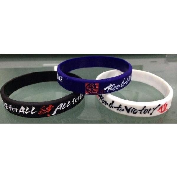 ご要望にお応えしてオリジナルシリコンバンドが完成しました！’ONEforALL絆ALLforONE 　RoadtoVictory頂’カラーはブラック、ホワイト、ネイビーの3色ですサイズ：直径6cm フリーサイズメール便で発送出来ます＊メール...