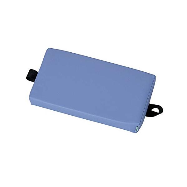 【ご購入後の当店からの連絡はご登録のメールアドレスに通知いたします。必ずご確認ください】まくら 色:ブルー幅×奥行×高さ(mm):400×200×50 材質:PVCレザー(表面)・ソフトウレタン(中身)、ベルト/ナイロン、バックル/POM、...