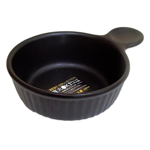 【商品概要】サイズ：直径12.2×全長16.5×高さ4.5cm 重さ230g材　質：耐熱磁器製造国：万古焼（日本製）※電子レンジ 食洗機 オーブン 直火 使用可※焼き物のため、色やサイズに多少の誤差が生じます。【商品説明】ブラックの磁器製の...