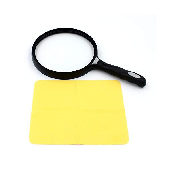 【ご購入後の当店からの連絡はご登録のメールアドレスに通知いたします。必ずご確認ください】【商品概要】大型の手持ちルーペです。倍率1.5倍です。直径130mmの大型アクリルレンズは視野が広く見やすいです。お手入れ用のクロス付です。色は画像と異...