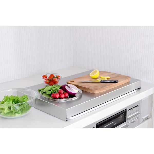 【商品概要】◆材質◆ 本体：ステンレス鋼 脚ゴム：シリコーンゴム【使っていないガスコンロを調理台にするという発想。】 使っていないコンロの上に置くだけで簡易の作業台に。 調理中のキッチンスペースを有効活用できます。■ サイズ(約)】(約）幅...