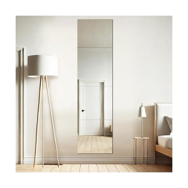 他サイト： どこでも貼れる割れない鏡割れない 鏡 全身鏡 姿見鏡 壁掛け ミラー 壁掛け鏡 浴室 便利 穴あけ不要 軽量 (30cm×30cm×4枚セット)の商品画像