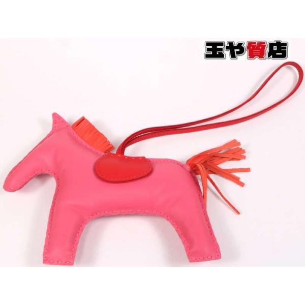 美品 エルメス HERMES ロデオチャームGM ピンク系 美品 エルメス HERMES ロデオチャームGM ピンク系 - メルカリ