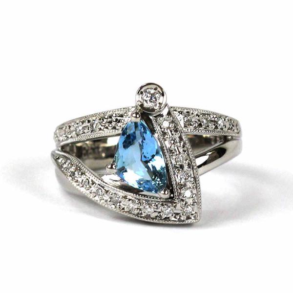 Pt900リング　アクアマリン　11号 Pt900 アクアマリンリング 11号 0.82ct ダイヤモンド 0.19ct プラチナ