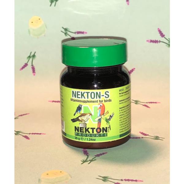 期限　2026/5/24商品名ネクトン　S　35g　  商品説明 鳥類にとって必要不可欠な13種類のビタミン、18種類のアミノ酸、 多くのミネラルと微量元素が最適な形で調合された水溶性粉末総合栄養補助食品です。  与え方250ｇの飼料または...