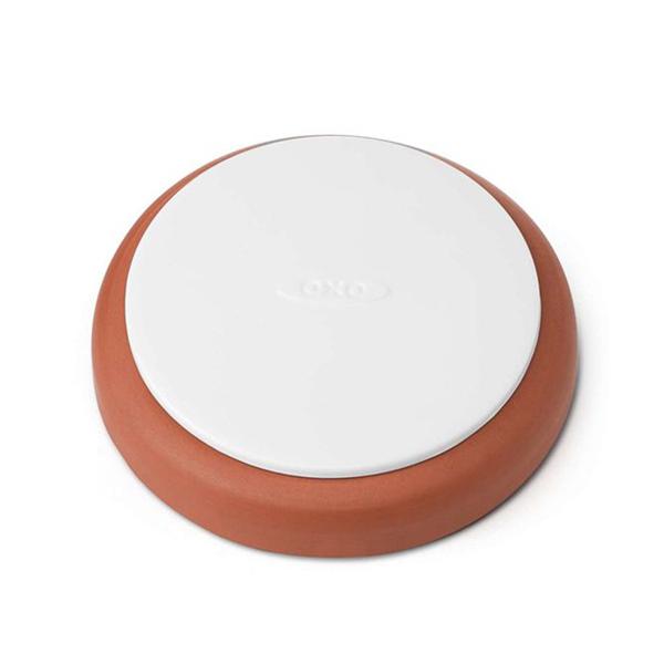 メーカー：オクソー   品番：11235700   OXOポップコンテナと合わせて使えるアクセサリー。砂糖などの保存に、調湿し固まるのを防ぐキーパーです。