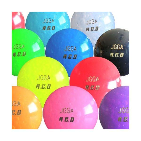 ・透明カラーの中に気泡とラメが入り乱れた幻想的なボール・従来のグラウンドゴルフボールは、中心部に直径３cm程度の空洞があります。この空洞ですが、製造上、中心からずれたり、変形している恐れがあります。このボールは特殊樹脂による無垢形成により、...