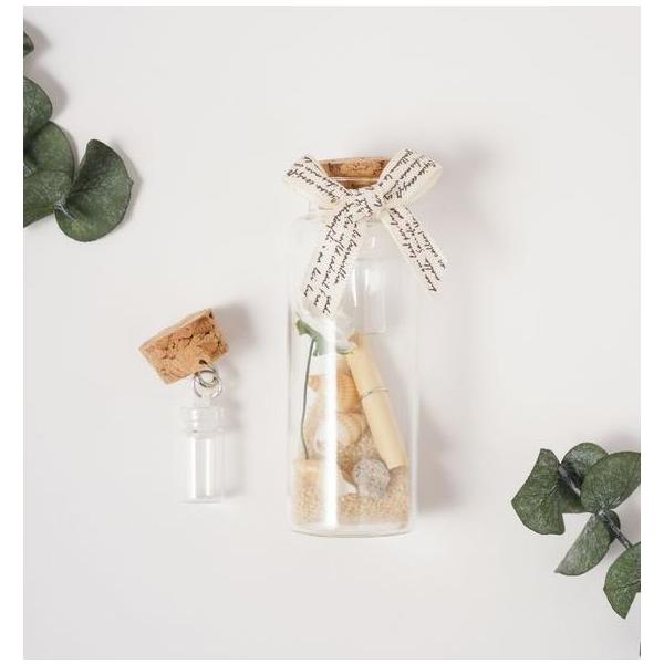 材質　ガラス、合成樹脂、木材サイズ H8cm×W2.8cm×D2.8cm色　ガラスケース（透明）　中身（白と茶）