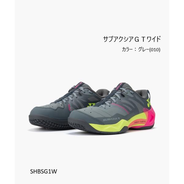 品番　SHBSG1WGrpht Thrttlの衝撃吸収と反発性能を最大限に引き出し、足元から爆発的なジャンプスマッシュを生み出す。カラー：グレー(010)重量：330g(26.0cm 片足)サイズ：22.0〜29.0cm、4E素材　アッパー...