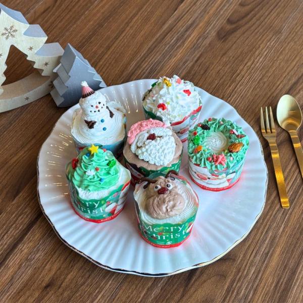 2個入れを2セット選択できるように変更しました。シフォンをより美味しくするためにバナナマフィンとココア味のバナナマフィン2種類を使用しています。高さがある方がバナナマフィン。高さがない物がココア味のバナナマフィンとなっています。今回から、お...