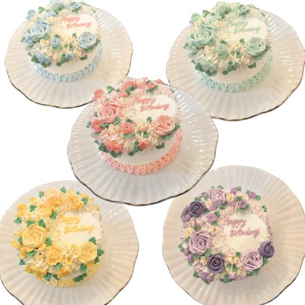 推しへの想いを、色で届ける。選べる5色のフラワーデコレーションケーキ。ケーキの味や形はそのままに、デコレーションカラーを全5色からお選びいただけます。推し活のお祝いはもちろん、誕生日や記念日など、特別な日のケーキとしてもおすすめです。やさし...