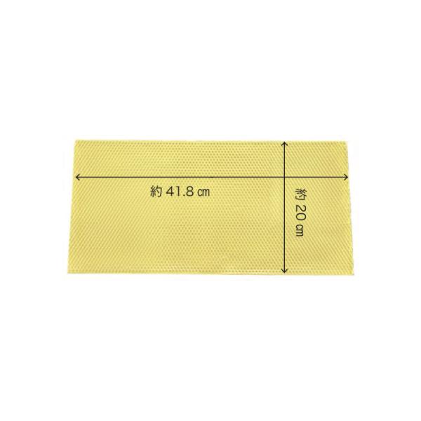 日本蜜蜂（ニホンミツバチ）専用の 補強針金なし巣礎・25枚セット です。針金を使用していないため、巣脾の処理がしやすく、特に 蜜蝋採取が容易 なのが大きな特徴です。巣脾を湯煎で溶かす際に金属片が残らず、純度の高い蜜蝋を採取できます。ニホンミ...