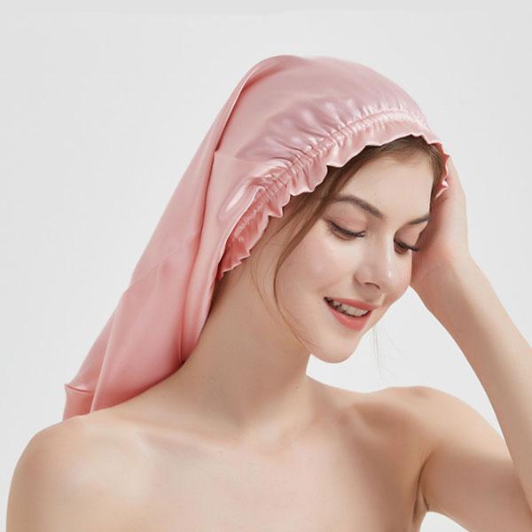 ロングヘアにも対応のロング筒型ナイトキャップ ヘアキャップ就寝中の寝具と髪の毛の摩擦を防ぎ水分の蒸発を防ぎ保湿されます寝癖 切れ毛 枝毛 うねり 広がりが低減する事により朝のヘアセットが楽チンに髪へのダメージが減るので美髪効果も期待できます...