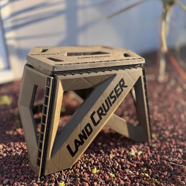 FOLDING STEP STOOL商品コード：LC2503-4010ブランド：LAND CRUISER OFFICIAL ITEMS、ランドクルーザーオフィシャルアイテムズ商品名：FOLDING STEP STOOL、折り畳みステップスツ...