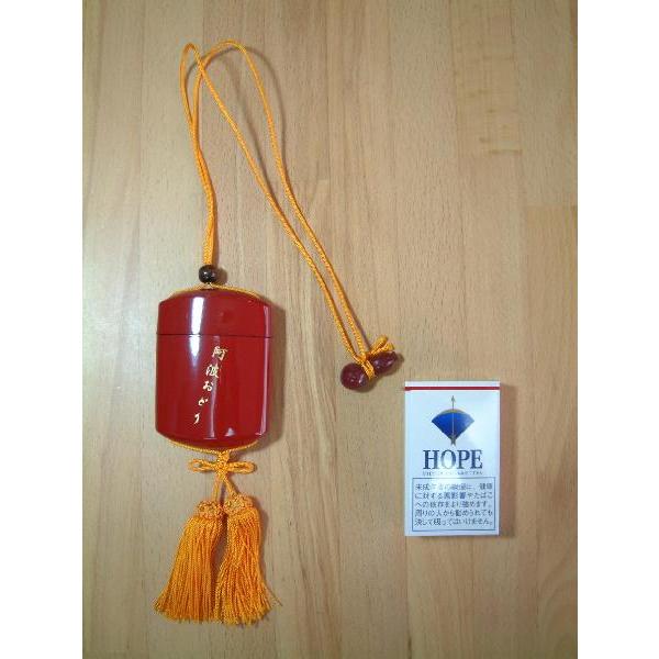 印籠　中（茶・黄）阿波踊り用品■サイズ　【中】■素材　プラスチック製■カラー　茶に黄房阿波踊りの時に腰に吊る小物（アクセサリー）です。お土産や記念品としても使用されております。※横にあるタバコにつきましては、商品の大きさの目安にしております...