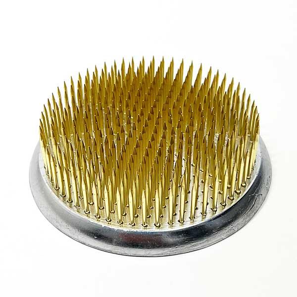 .............【製品詳細】.............■商品名　剣山　大丸　ゴムなし■サイズ　80mmφ x 20mm高さ■材質　台：鉛　針：真鍮■箱　化粧箱入り■製造者　佐藤産業............................