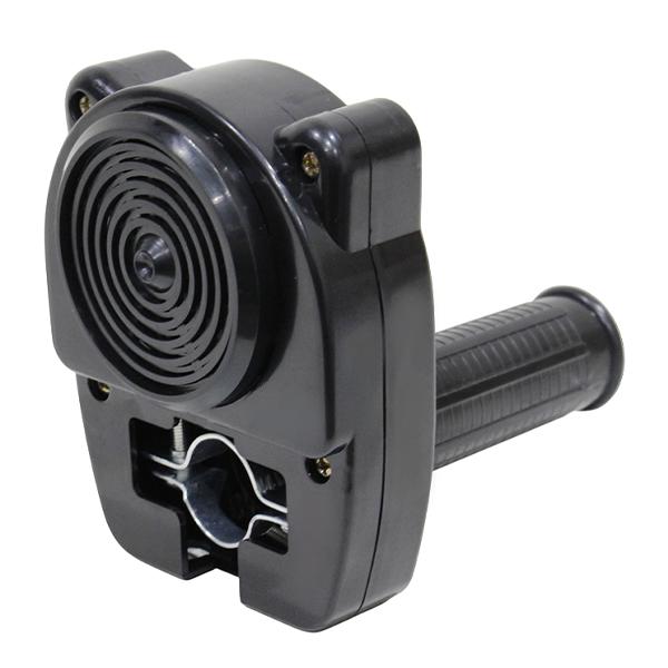 アクセルを回すとエンジン音（バイク音）に似た音がする、子供用おもちゃです。取り付けは既存の右ハンドルのグリップを取り外して、本品を差し込み、バンドで固定します。猫耳がついた可愛いハンドル グリップのデザインとなります。子供に大人気！自転車コ...