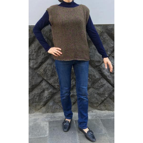 編み物初心者さんもｏｋ エミーリエ２玉で完成のまっすぐベスト ハマナカ リッチモア 手編みキット 編みものキット 無料編み図 代購幫