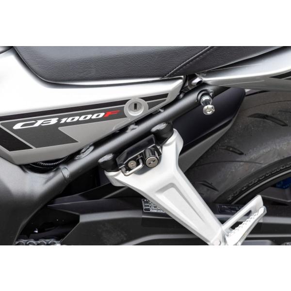 1月下旬発売街乗りでも、ツーリングでも便利なアイテムとして人気のヘルメットロック！巷で話題のＣＢ1000Ｆ用が登場。実際の使い勝手も考慮し、毎回 数種類のヘルメットを使ってヘルメットの収まりや干渉をチェック、そして商品化した実用アイテム。左...