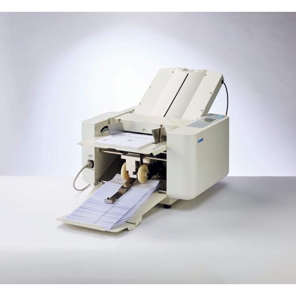 折り形を選ぶだけで、折り位置を自動設定。コート紙も折れる、フルスペックモデル。＜仕様＞●製品寸法 : W 1015 mm × D 545 mm × H 506 mm●製品重量 : 31kg●ベルト搬送整列排紙　●封筒折りモード　●タッチパネ...