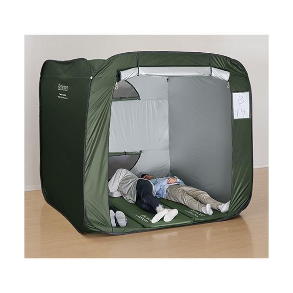 ■ファスナーで屋根が開けられる防災テント。■組み立てが簡単で「もしも」の時もスムーズに使えます。■換気や採光も簡単で、大人3人まで入れる広々サイズのため家族などの複数人で使用可能です。■透けにくいシルバーコーティング生地でプライバシーを守り...