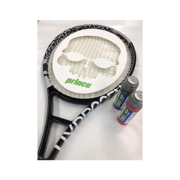 ラケットに張り上がったガット(ストリング)に専用シートと専用インクを使用してメーカーのロゴマークをお入れするサービスです。マークのカラーはメーカーの標準カラーに沿ってお入れする形となります。※ウイルソン・ヨネックスなら『赤』　プリンス・ヘッ...