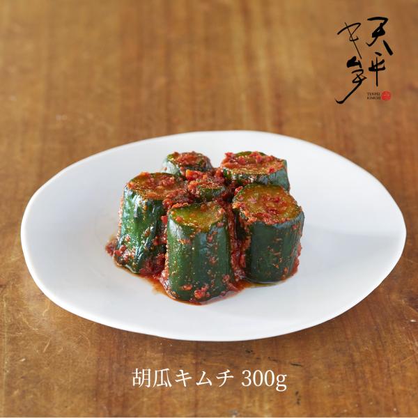 滋賀県ご当地モール国産胡瓜を『特製ヤンニョム』に漬けています。胡瓜の鮮やかな緑とヤンニョムの赤のコントラストは、見ているだけでワクワクします。口入れた瞬間、胡瓜独特の香りと食感に心奪われ、おいしさのあまりお皿の中は、カラッポになるかも( ?...