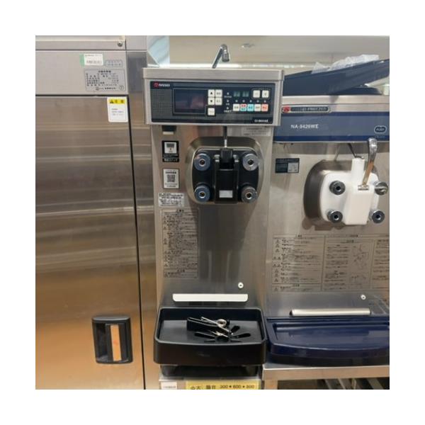 商品名：ソフトクリームマシン 寸法：W298×D739×H949 メーカー：日世 型式：CI-9624AE 年式：2022年製 電源：三相200V  ガス種： 付属品：写真の通り 説明書：写真の通り 保証期間：納品日より6ヶ月(離島や一部地...