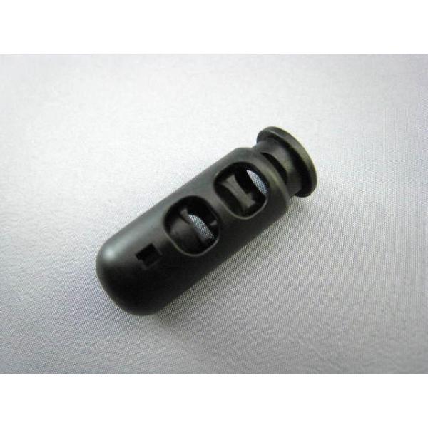 ＹＫＫ　ＬＣシリーズはスプリングも樹脂でできたオール樹脂タイプのコードストッパーです。検針機対策やサビの気になる用途にもご使用頂けます。１０セット/袋入材質：ポリアセタール カラー：＃５８０（黒）サイズ：全長：３５ｍｍ（本体：２８ｍｍ）　穴...